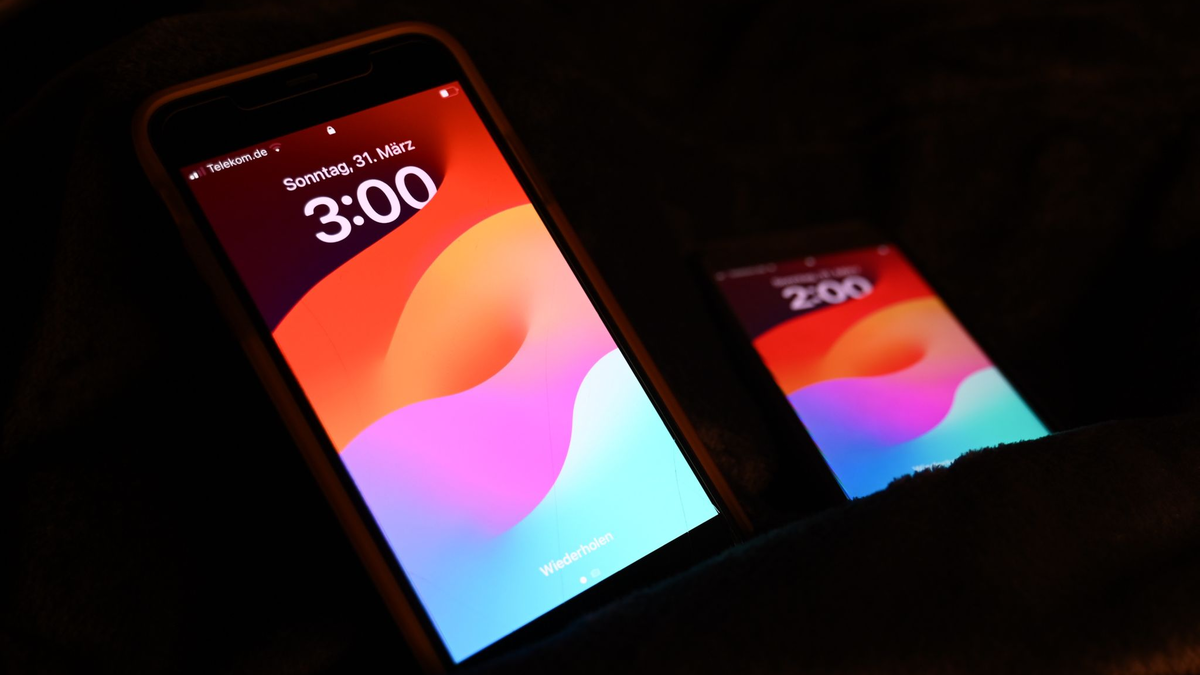 Mit der Zeitumstellung gilt hierzulande wieder die mitteleuropäische Sommerzeit. - Foto: Alicia Windzio/dpa