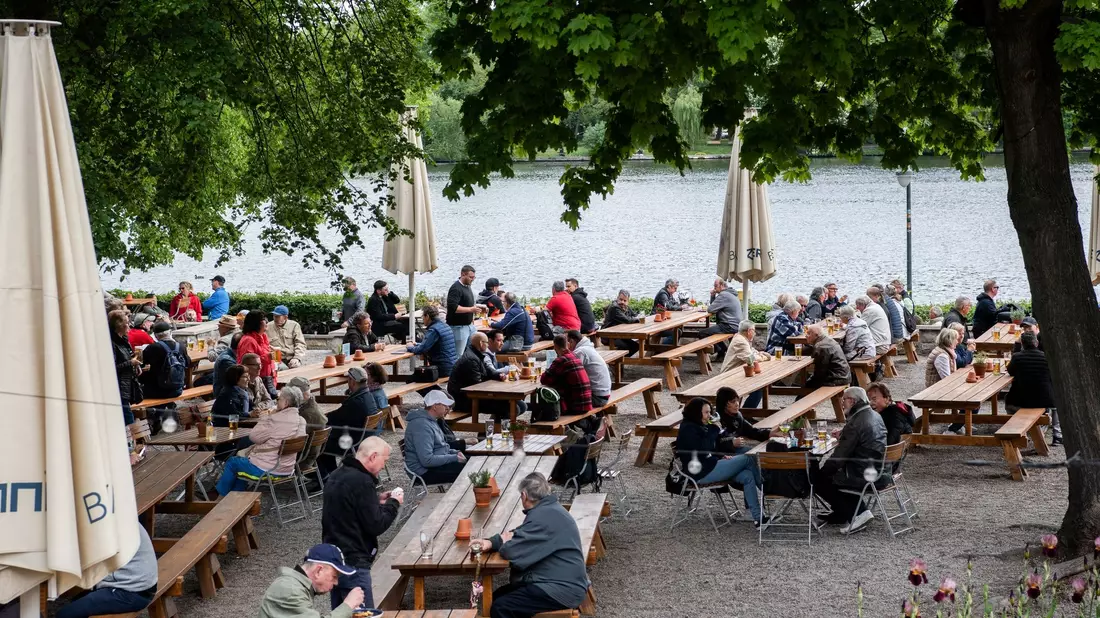Dehoga fordert, dass Essen einheitlich mit sieben Prozent besteuert werden müsse. - Bild: Paul Zinken/dpa