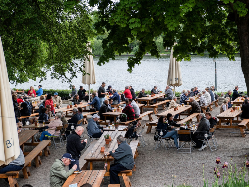 Dehoga fordert, dass Essen einheitlich mit sieben Prozent besteuert werden müsse. - Foto: Paul Zinken/dpa