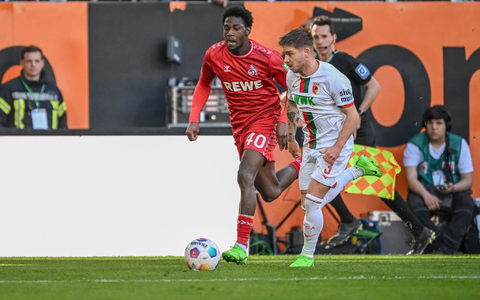 Kölns Faride Alidou (l) im Laufduell mit dem Augsburger Mads Pedersen. - Foto: Harry Langer/dpa