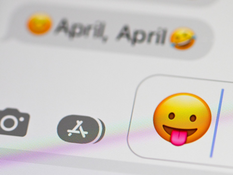 Doch nur eine kleine Lüge: Am 1. April legt man andere gerne mit einer Flunkerei herein (Illustration). - Foto: Jens Kalaene/dpa