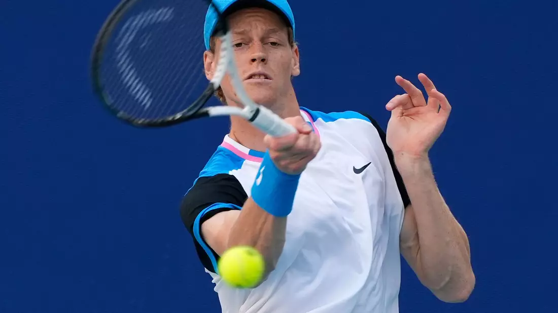 Jannik Sinner setzte sich im Finale von Miami gegen Grigor Dimitrow mit 2:0 in Sätzen durch. - Bild: Lynne Sladky/AP/dpa
