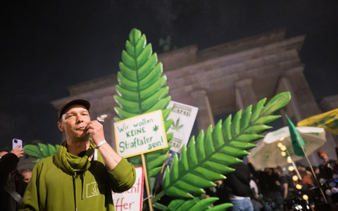Das Rauchen von Marihuana oder Haschisch ist seit heute erlaubt. - Foto: Sebastian Gollnow/dpa