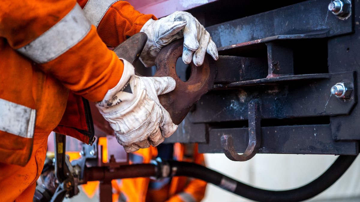 Wenn die DAK als neuer Systemstandard kommt, müssen rund eine halbe Million Güterwaggons in Europa entsprechend umgerüstet werden. - Foto: Sina Schuldt/Deutsche Presse-Agentur GmbH/dpa