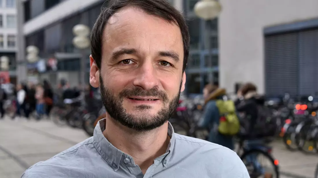 Tobias Rothmund habe noch nicht oft gesehen, dass Journalisten oder Politiker in der Lage waren, Rechtspopulisten argumentativ zu stellen. - Bild: Anne Günther/Friedrich-Schiller-Universität Jena/dpa