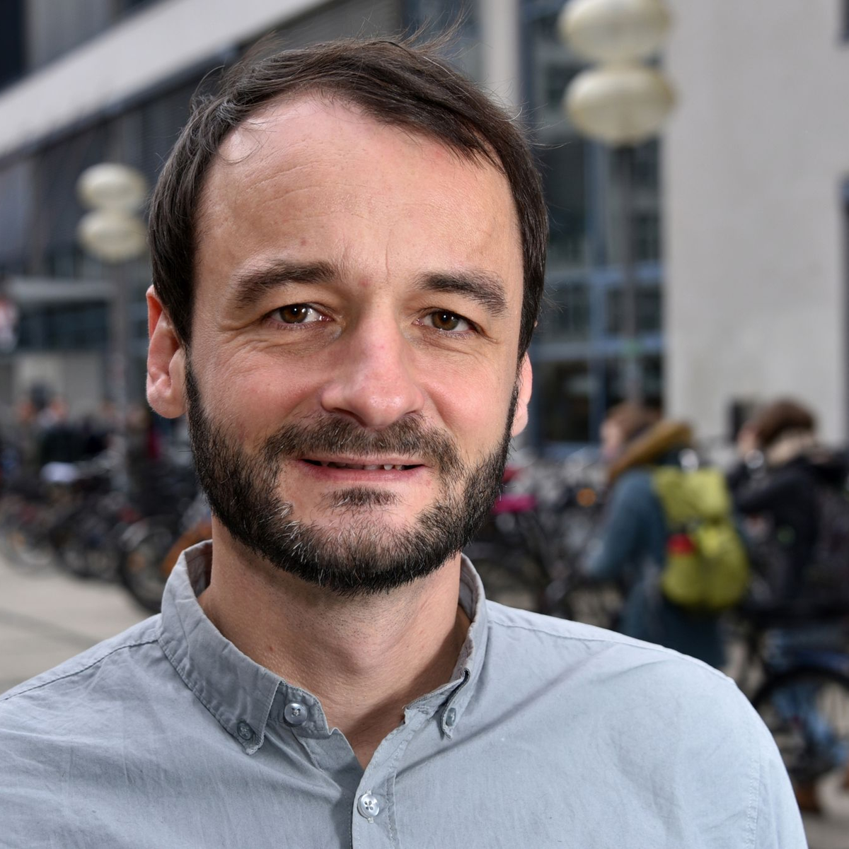 Tobias Rothmund habe noch nicht oft gesehen, dass Journalisten oder Politiker in der Lage waren, Rechtspopulisten argumentativ zu stellen. - Foto: Anne Günther/Friedrich-Schiller-Universität Jena/dpa