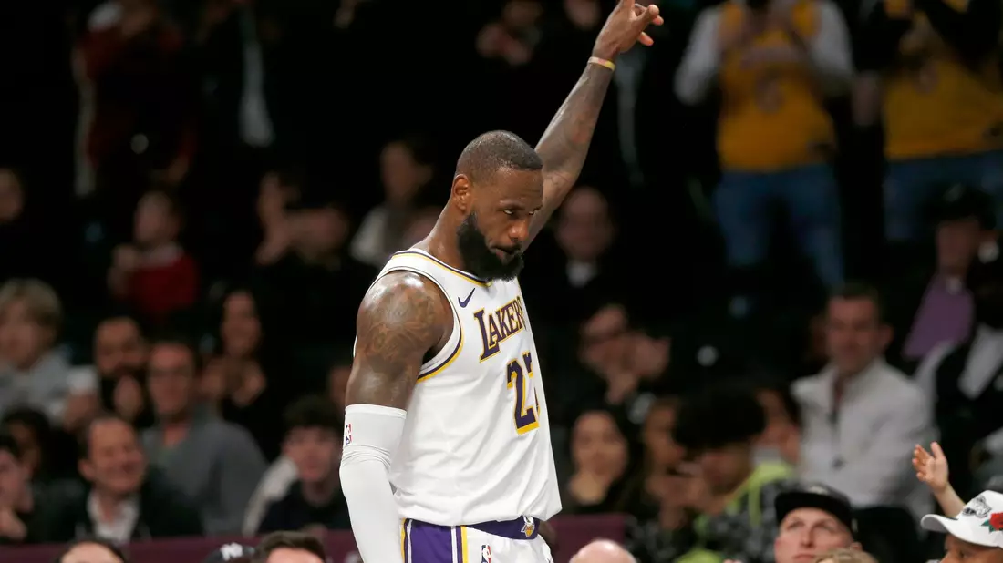 Erzielte bislang 40.474 Punkte in Hauptrunden-Partien in seiner NBA-Karriere: LeBron James. - Bild: John Munson/AP/dpa