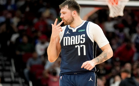 Luka Doncic kam beim 125:107 auf 7 Rebounds, 12 Vorlagen und 47 Punkte. - Foto: Eric Christian Smith/AP/dpa