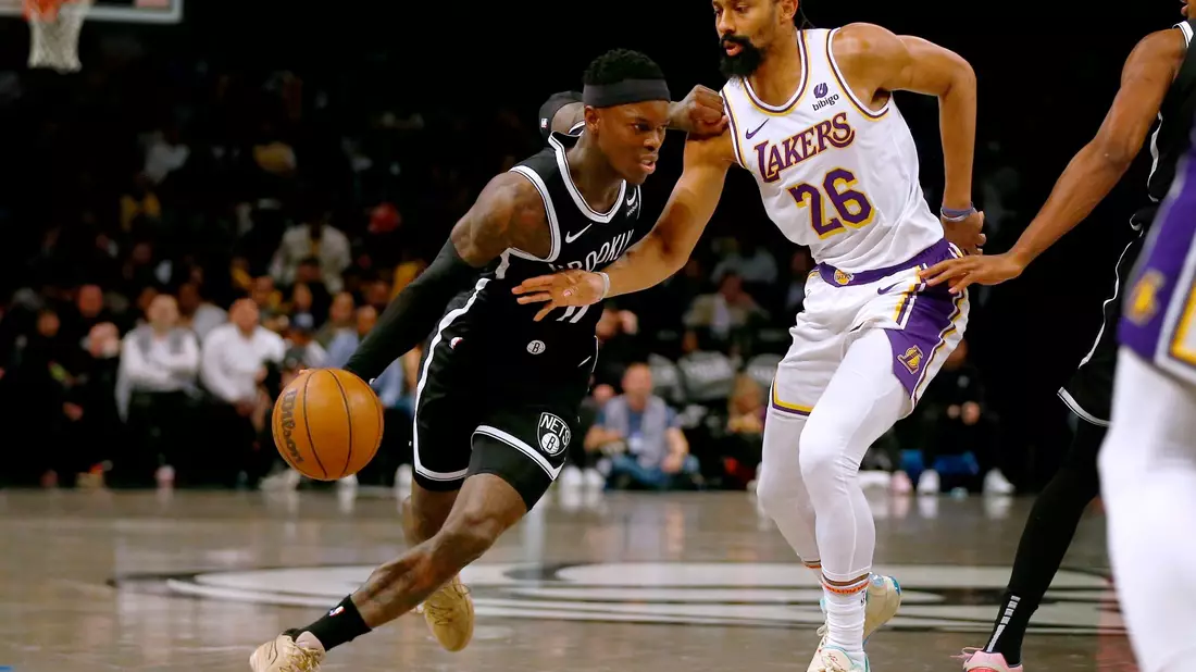Dennis Schröder (l) hat mit den Brooklyn Nets nur noch theoretische Chancen auf die Playoffs. - Bild: John Munson/AP/dpa