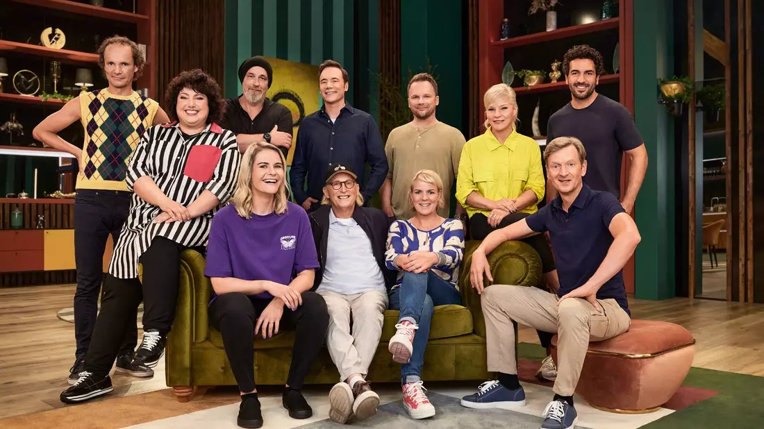 Die Teilnehmer der  fünften Staffel der preisgekrönten Comedy-Show  «LOL: Last One Laughing». - Bild: Frank Zauritz/Amazon Prime Video/dpa