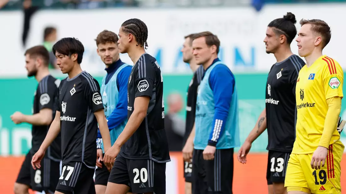 Nach dem Unentschieden in Fürth droht der HSV erneut den Aufstieg zu verpassen. - Bild: Heiko Becker/dpa