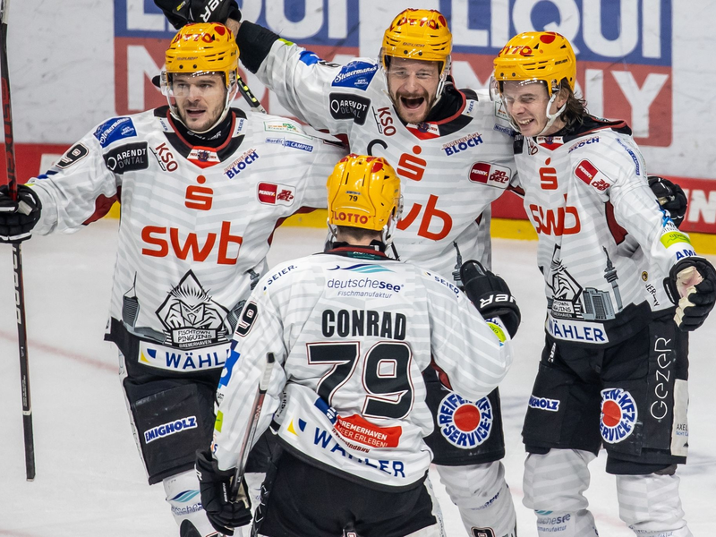 Die Fischtown Pinguins sind mit einem Sieg in die Halbfinal-Playoffs gestartet. - Foto: Andreas Gora/dpa/Archivbild