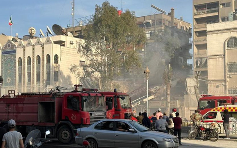 Das zerstörte Gebäude auf dem Gelände der iranischen Botschaft in Damaskus. - Foto: Hummam Sheikh Ali/XinHua/dpa