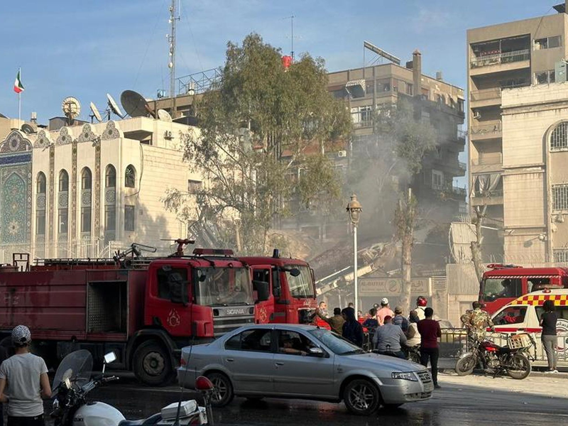 Das zerstörte Gebäude auf dem Gelände der iranischen Botschaft in Damaskus. - Foto: Hummam Sheikh Ali/XinHua/dpa