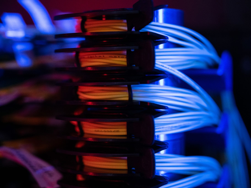 Der Datenbedarf im Digitalzeitalter steigt und steigt, daher werden Rechenzentren immer wichtiger. (Symbolbild) - Foto: Sebastian Gollnow/dpa