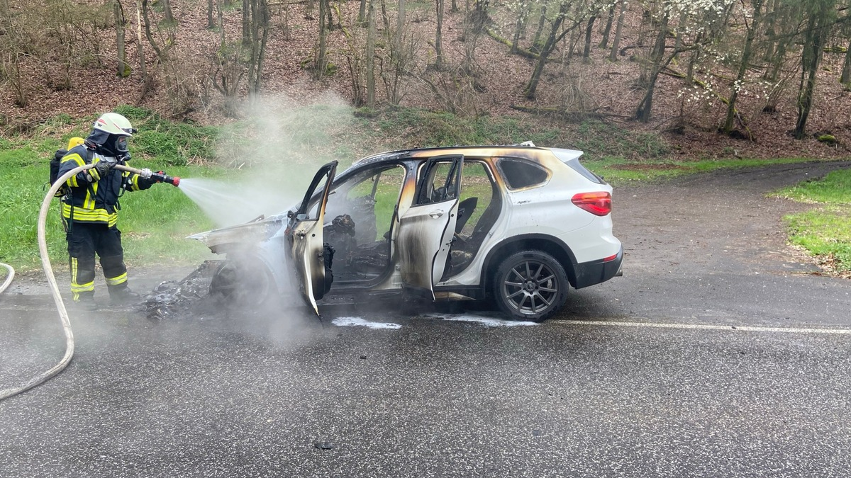 POL-PDTR: Pkw fängt Feuer - Foto: presseportal.de