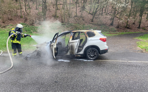 POL-PDTR: Pkw fängt Feuer - Foto: presseportal.de