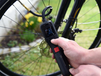 TÜV SÜD-Tipps zum Kauf von Akku-Luftpumpen - Foto: presseportal.de