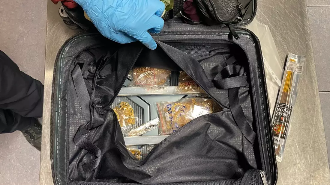 HZA-S: Goldschmuggel - Rekordmenge am Flughafen Stuttgart entdeckt - Bild: presseportal.de