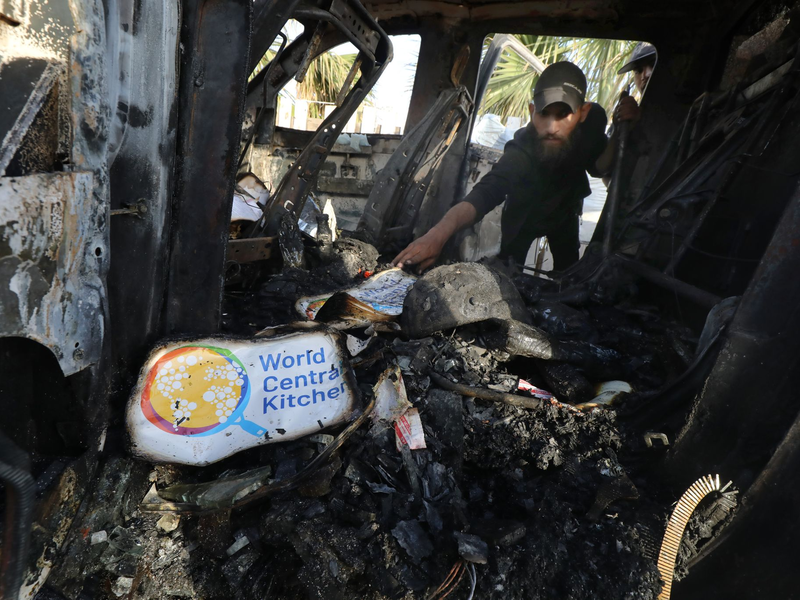 Die israelische Armee sprengte nach eigenen Angaben einen großen Gebäudekomplex in unmittelbarer Nähe zum Grenzzaun. - Foto: Omar Ashtawy/APA Images via ZUMA Press Wire/dpa