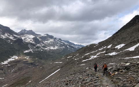 Eine Kleinmaschine auf dem Weg nach Deutschland ist verschollen. Das letzte Signal kam aus dem Ötztal. - Foto: Ute Wessels/dpa Eine Kleinmaschine auf dem Weg nach Deutschland ist verschollen. Das letzte Signal kam aus dem Ötztal. - Foto: Ute Wessels/dpa
