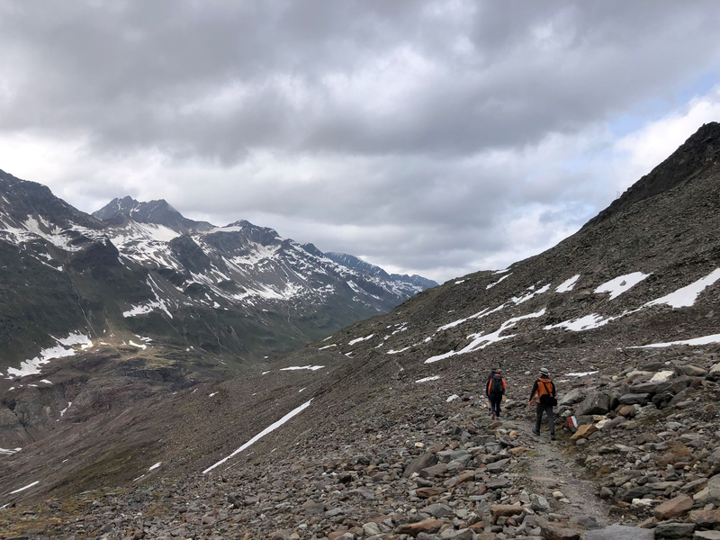 Eine Kleinmaschine auf dem Weg nach Deutschland ist verschollen. Das letzte Signal kam aus dem Ötztal. - Foto: Ute Wessels/dpa