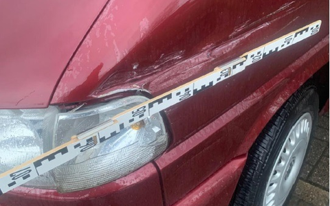 POL-SE: Schenefeld - Geparkter Kleinbus wird beschÀdigt - Verantwortliche Person entfernt sich unerlaubt - Polizei sucht Zeugen - Foto: presseportal.de POL-SE: Schenefeld - Geparkter Kleinbus wird beschÀdigt - Verantwortliche Person entfernt sich unerlaubt - Polizei sucht Zeugen - Foto: presseportal.de