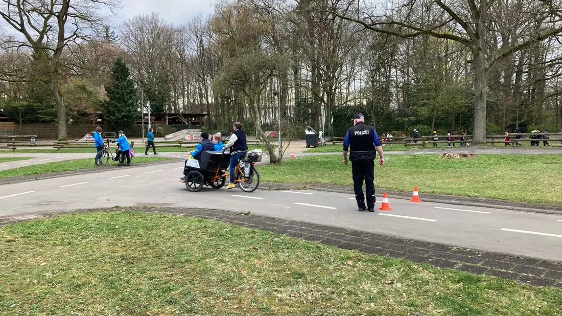 POL-OF: Ermittlungen wegen Gefährdung des Straßenverkehrs: Zeugen gesucht; Unfallflucht: Polizei bittet um Hinweise zu unbekannten Radfahrer und mehr - Bild: presseportal.de