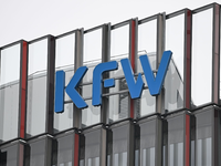 Die staatliche Förderbank KfW bietet den Studienkredit seit 2006 an. - Foto: Arne Dedert/dpa