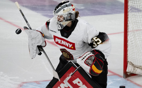 Eishockey-Torhüterin Sandra Abstreiter hat bei der WM große Ziele. - Foto: Sven Hoppe/dpa