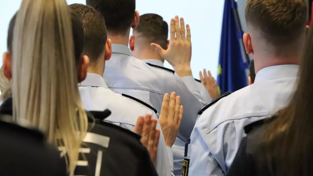 POL-Pforzheim: (PF) Pforzheim - 25 neue Polizistinnen und Polizisten für das Pforzheimer Polizeipräsidium - Bild: presseportal.de