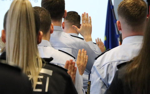 POL-Pforzheim: (PF) Pforzheim - 25 neue Polizistinnen und Polizisten für das Pforzheimer Polizeipräsidium - Foto: presseportal.de