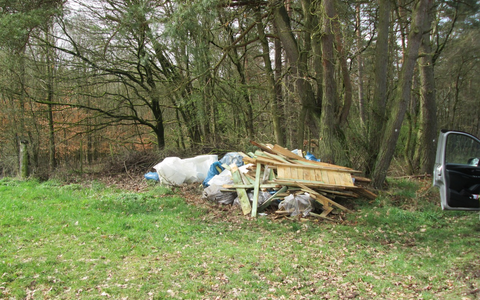 POL-KB: Frankenberg und Burgwald - Baumüll im Wald entsorgt, Polizei ermittelt in zwei Fällen wegen Umweltstraftaten - Foto: presseportal.de