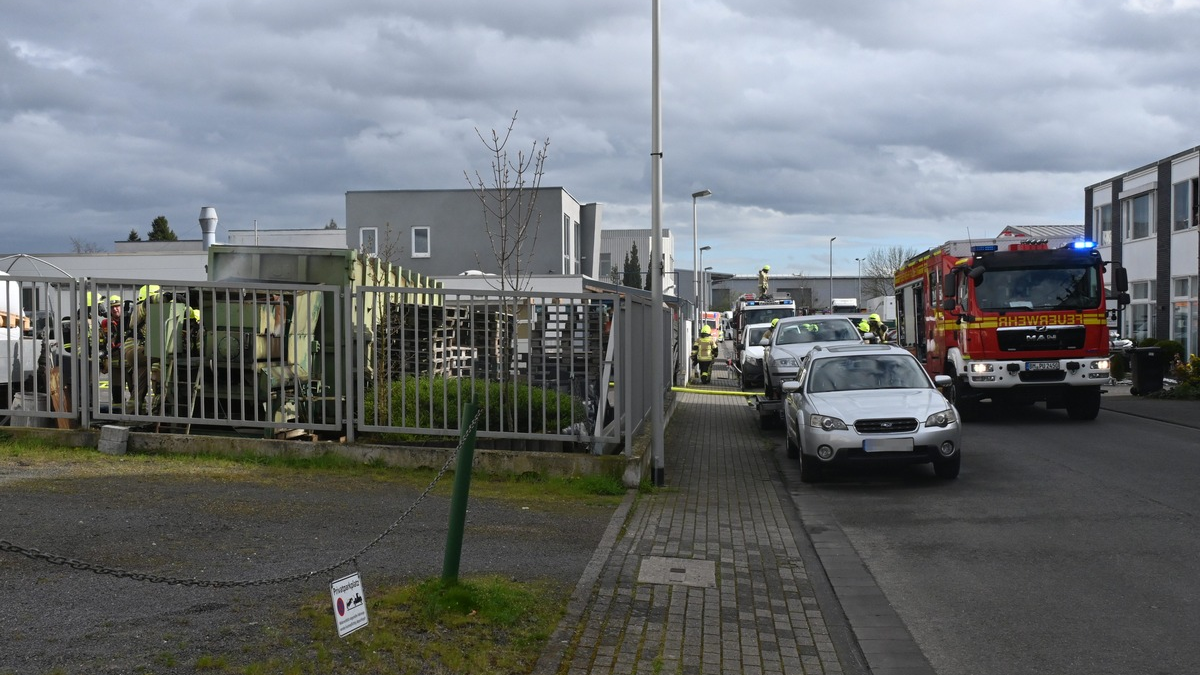 FW Pulheim: Brand einer Müllpresse löst Feuerwehreinsatz aus - Foto: presseportal.de