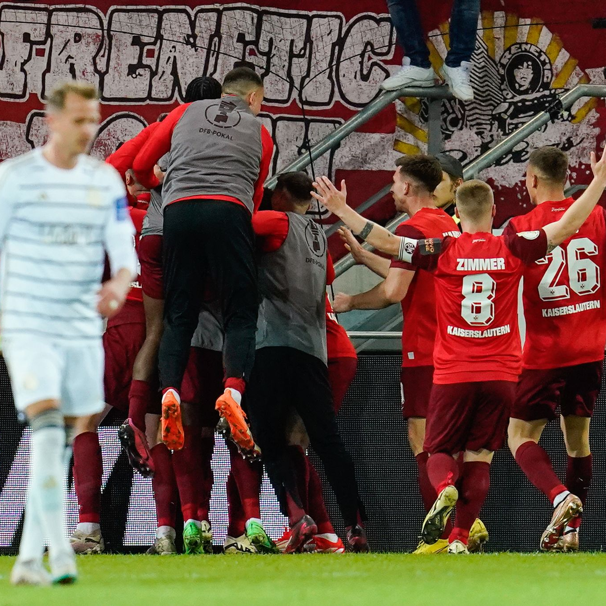 Kaiserslautern setzte sich in Saarbrücken durch und steht zum achten Mal im Pokal-Finale. - Foto: Uwe Anspach/dpa