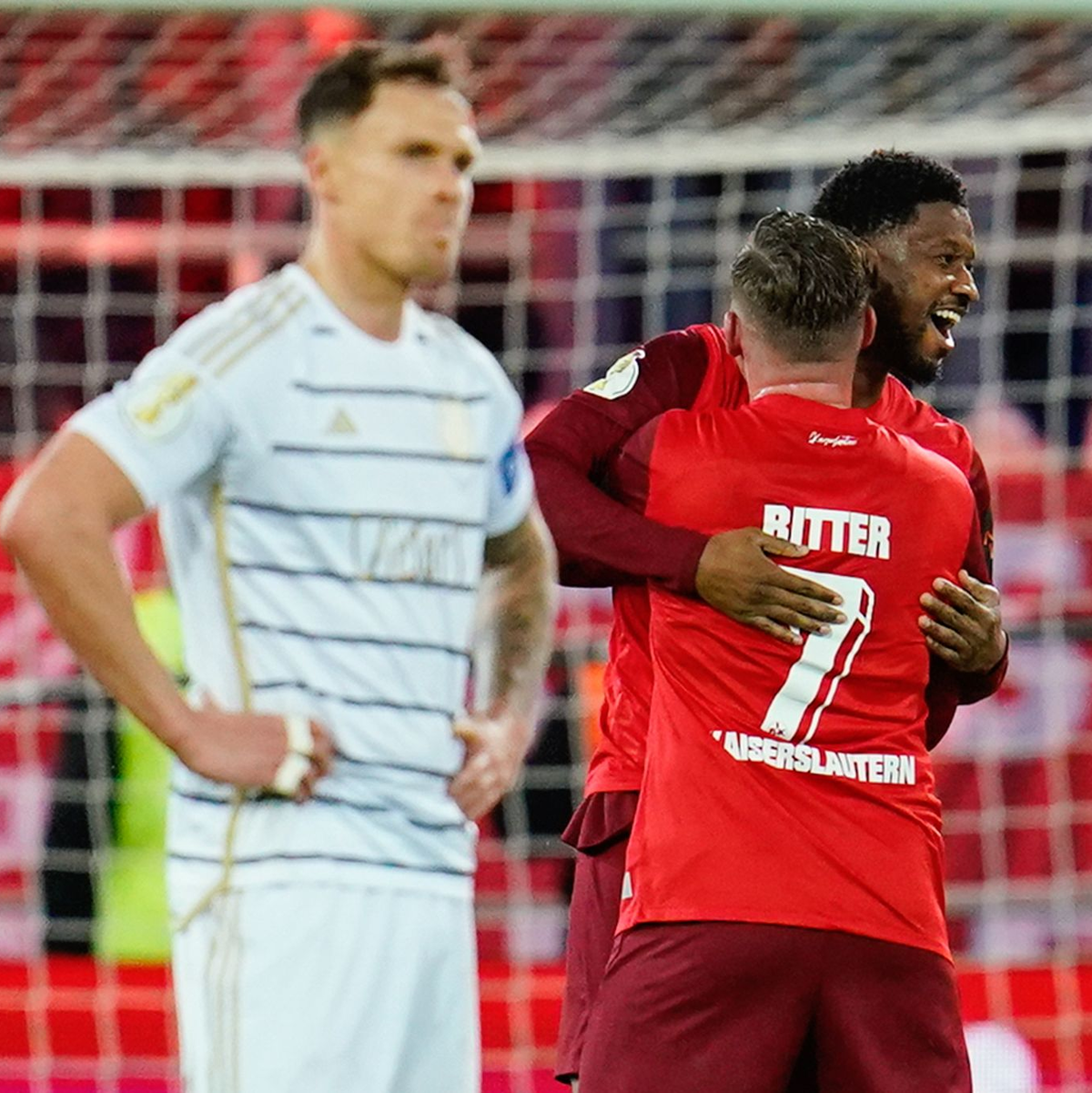 Die Lauterer Torschützen: Almamy Touré (hinten) und Marlon Ritter. - Foto: Uwe Anspach/dpa