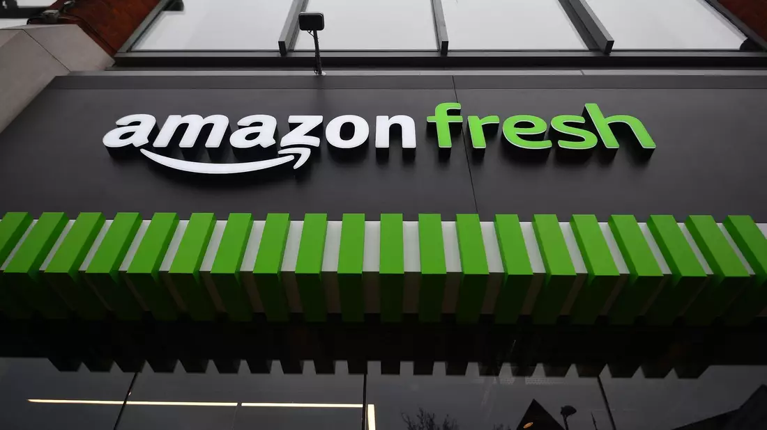 Amazons Einkaufswagen zeigen auf einem Display den Preis der Waren und den Gesamtwert des Einkaufs an. - Bild: Victoria Jones/PA Wire/dpa