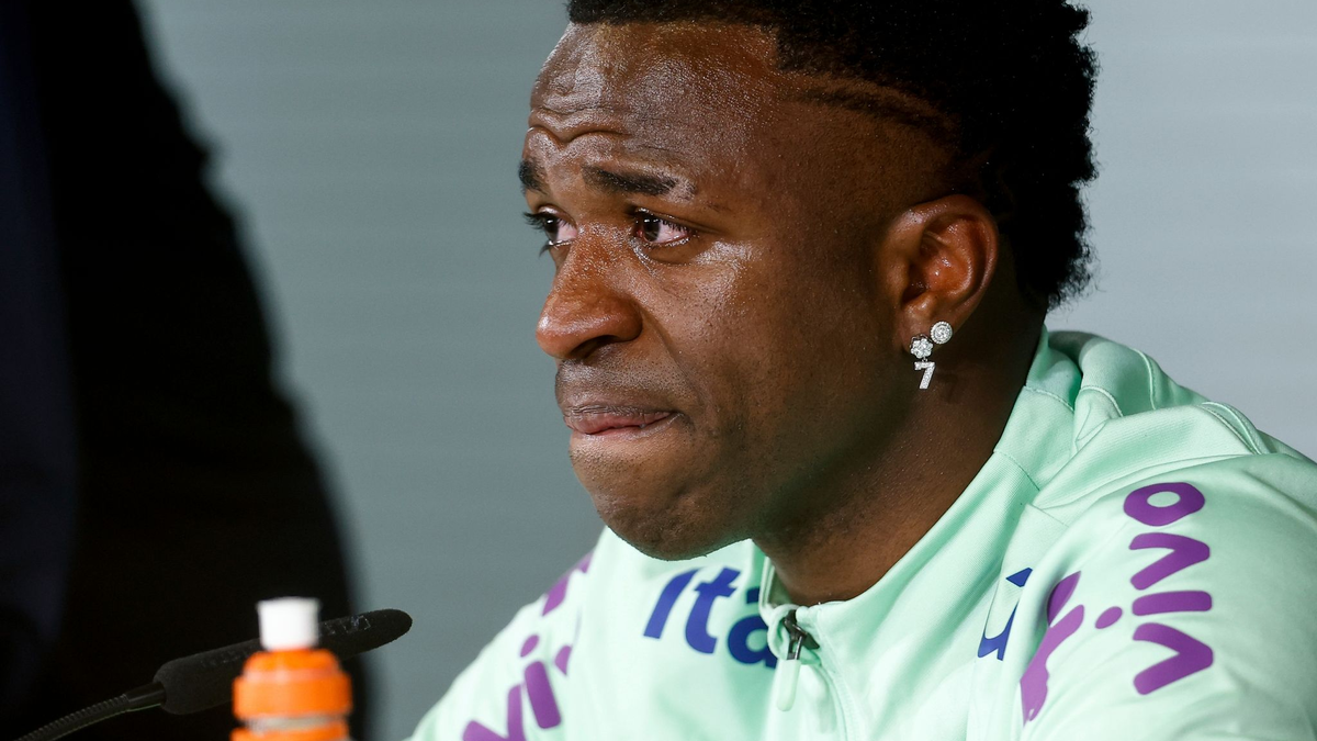Der brasilianische Nationalspieler Vinicius Junior brach während einer Pressekonferenz in Tränen aus. - Foto: Oscar J. Barroso/AP/dpa