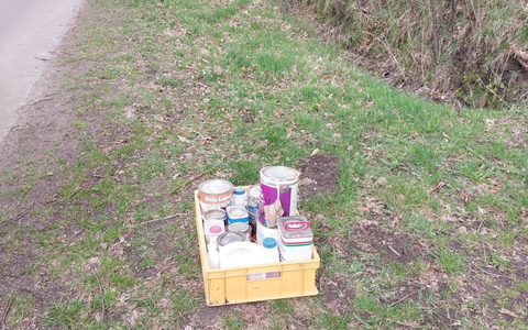 POL-SE: Borstel-Hohenraden / Tangstedt (Kreis Pi) - Illegale Entsorgung von Farbtöpfen und Müllsäcken - Polizei sucht Zeugen - Foto: presseportal.de