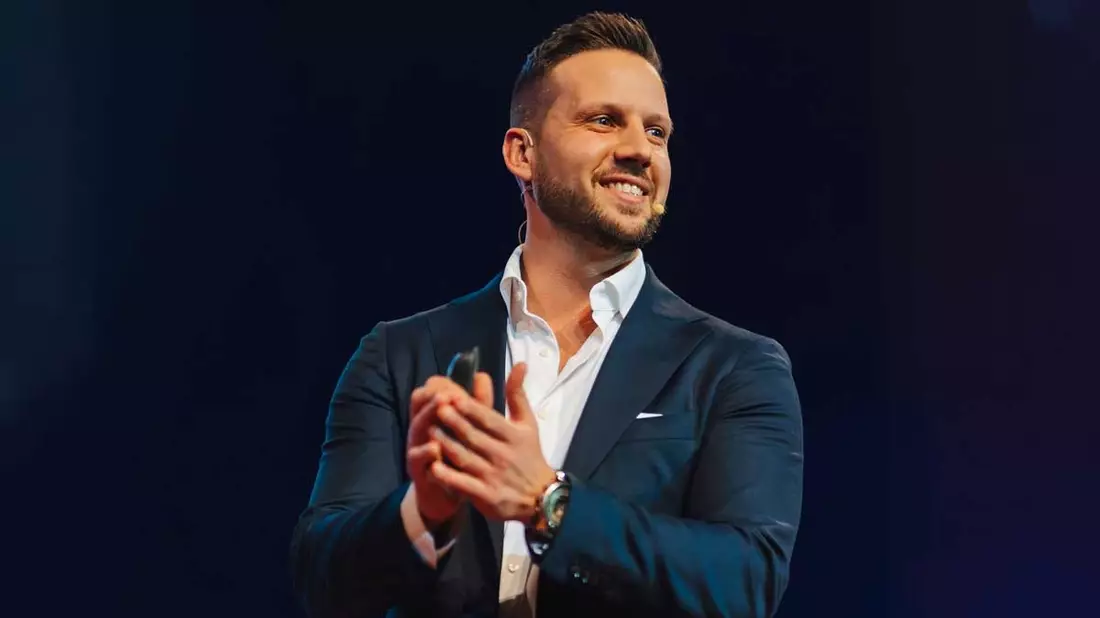 Warum Immobilienhändler ihr Business in der Anfangszeit gegen die Wand fahren: Alexander Lang verrät, wie Sie die häufigsten Anfängerfehler vermeiden - Bild: presseportal.de