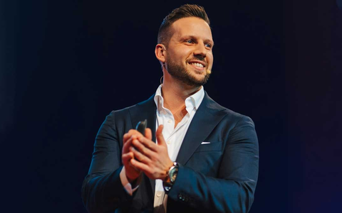 Warum Immobilienhändler ihr Business in der Anfangszeit gegen die Wand fahren: Alexander Lang verrät, wie Sie die häufigsten Anfängerfehler vermeiden - Foto: presseportal.de