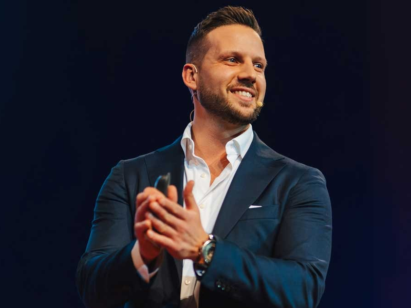 Warum Immobilienhändler ihr Business in der Anfangszeit gegen die Wand fahren: Alexander Lang verrät, wie Sie die häufigsten Anfängerfehler vermeiden - Foto: presseportal.de