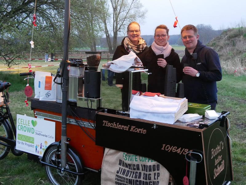 FW Celle: Neues Fahrzeug für die Feuerwehr Bostel - erster Einsatz für das Kaffeefahrrad! - Foto: presseportal.de