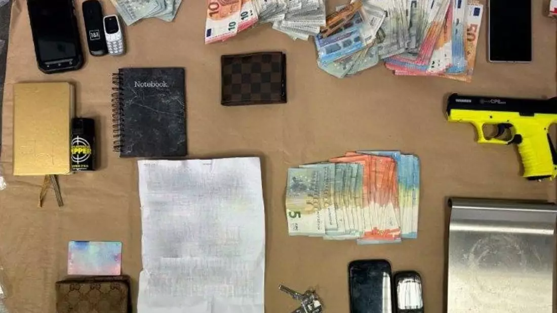 POL-BO: Schlag gegen Drogendealer: Polizei Bochum stellt Betäubungsmittel und Waffen sicher - drei Personen in U-Haft - Bild: presseportal.de