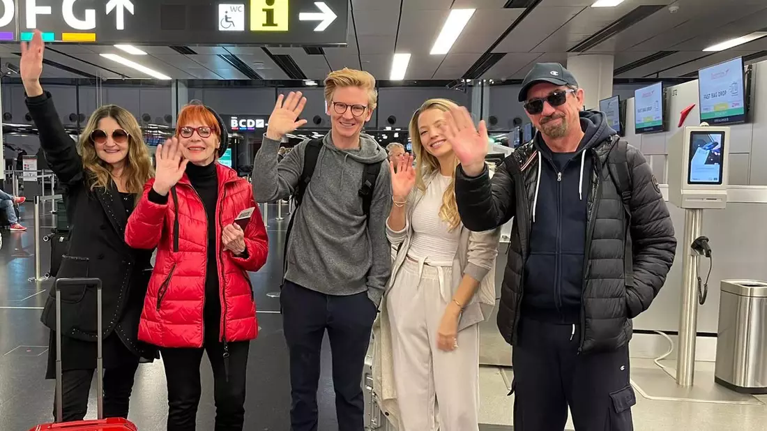 Familie Putz am Flughafen - Bild: XXXLutz KG über pressetext.de