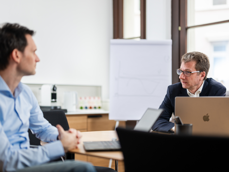 Martin Böck und Florian Mayer (links) - Foto: Artaker IT über pressetext.de
