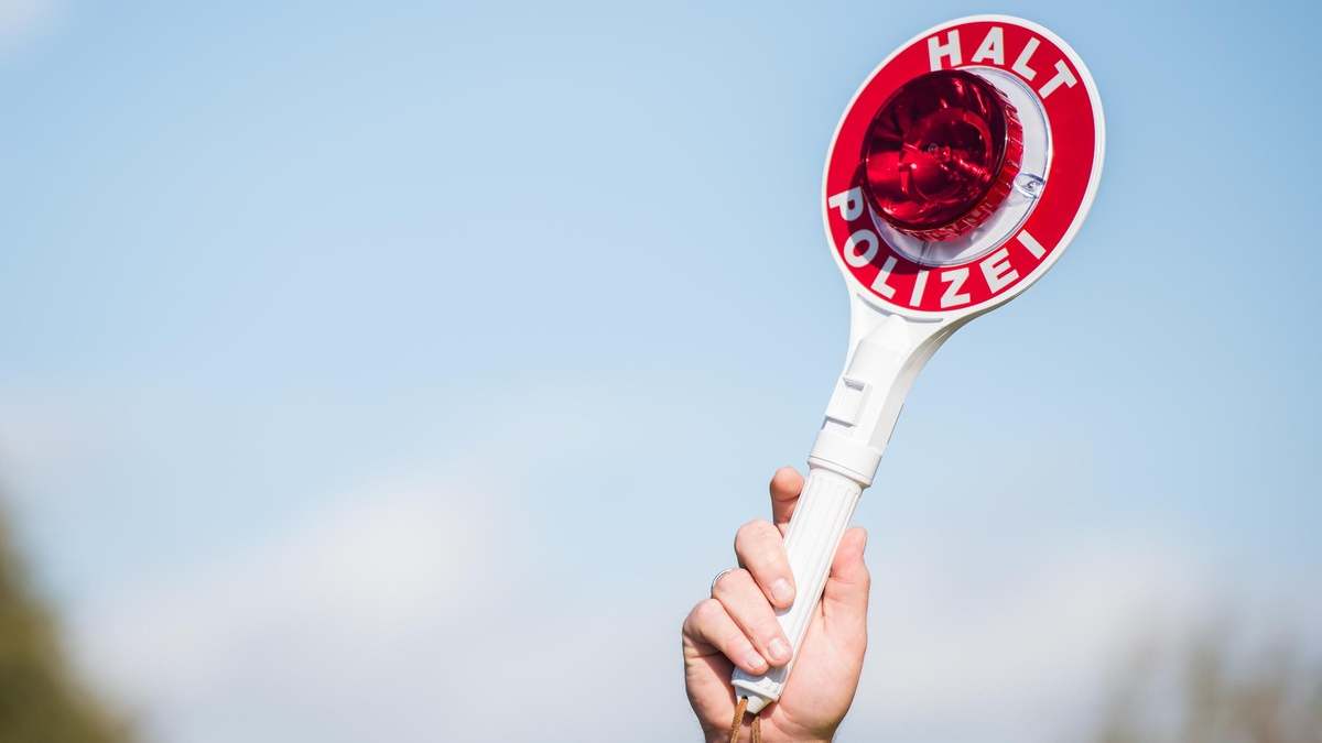 BPOL NRW: Bundespolizei stellt zwei Jugendliche - Fahrer hatte keinen Führerschein, Fahrzeug war nicht versichert - Beifahrer wurde amtlich wegen Wohnungseinbruchsdiebstahls gesucht - Foto: presseportal.de