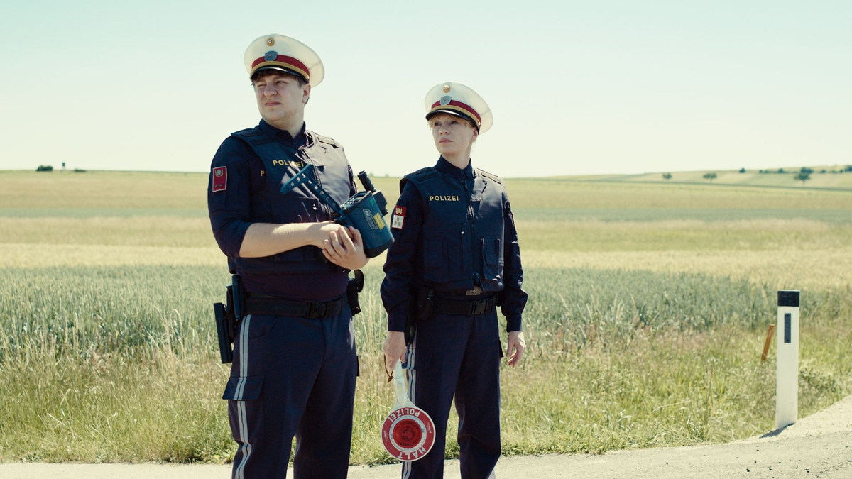 Hektisch geht es bei Polizei-Einsätzen von Andrea (Birgit Minichmayr) und Georg (Thomas Schubert) eigentlich nie zu. - Foto: Majestic/dpa