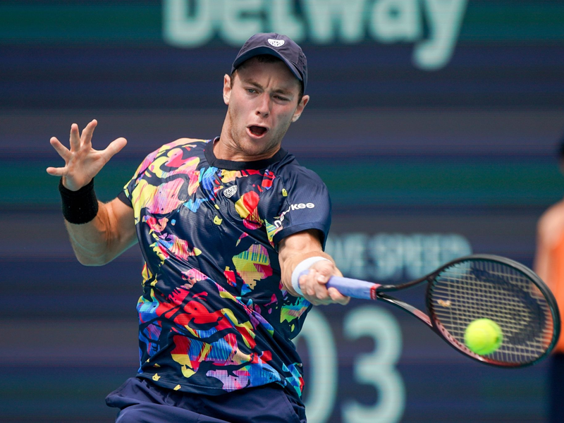 Ist in Estoril in der ersten Runde ausgeschieden: Dominik Koepfer. - Foto: Debby Wong/ZUMA Press Wire/dpa/Archivbild