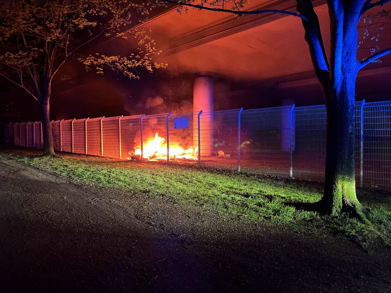 POL-DU: Untermeiderich: Wohnwagen komplett ausgebrannt - Wer hat verdächtige Beobachtungen gemacht? - Foto: presseportal.de